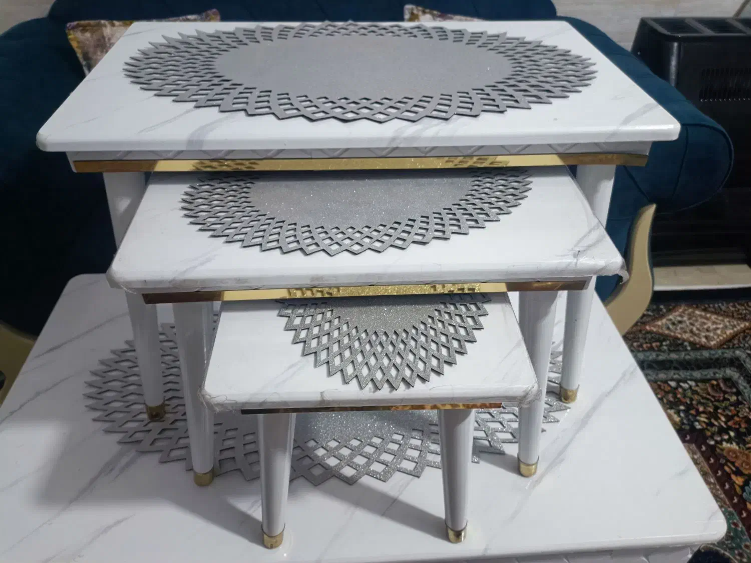 میز وسط با سه گل میز|مبلمان خانگی و میز عسلی|شیراز, کوشک میدان|دیوار