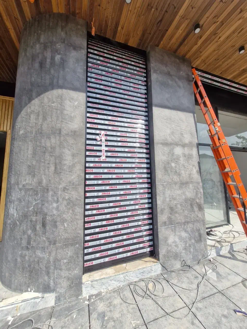 خدمات نصب سایبان برقی کرکره برقی جک برقی|خدمات پیشه و مهارت|نطنز, |دیوار