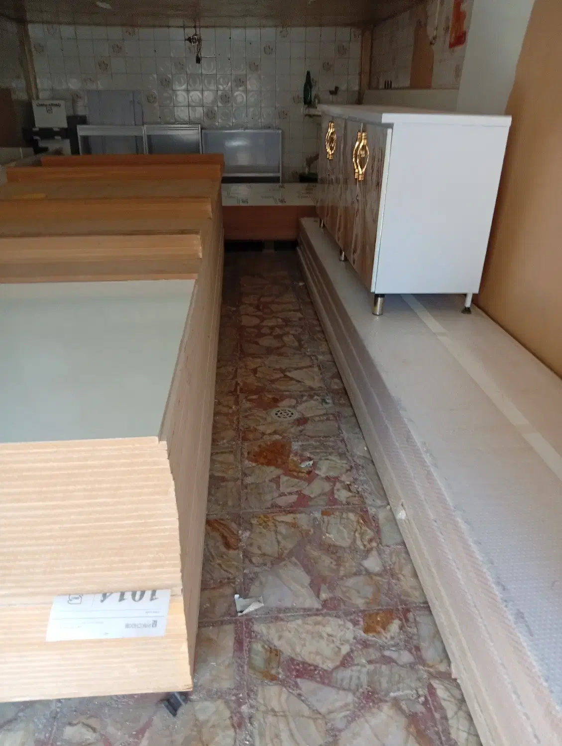 رهن|اجارهٔ مغازه و غرفه|مرودشت, فرهنگ|دیوار