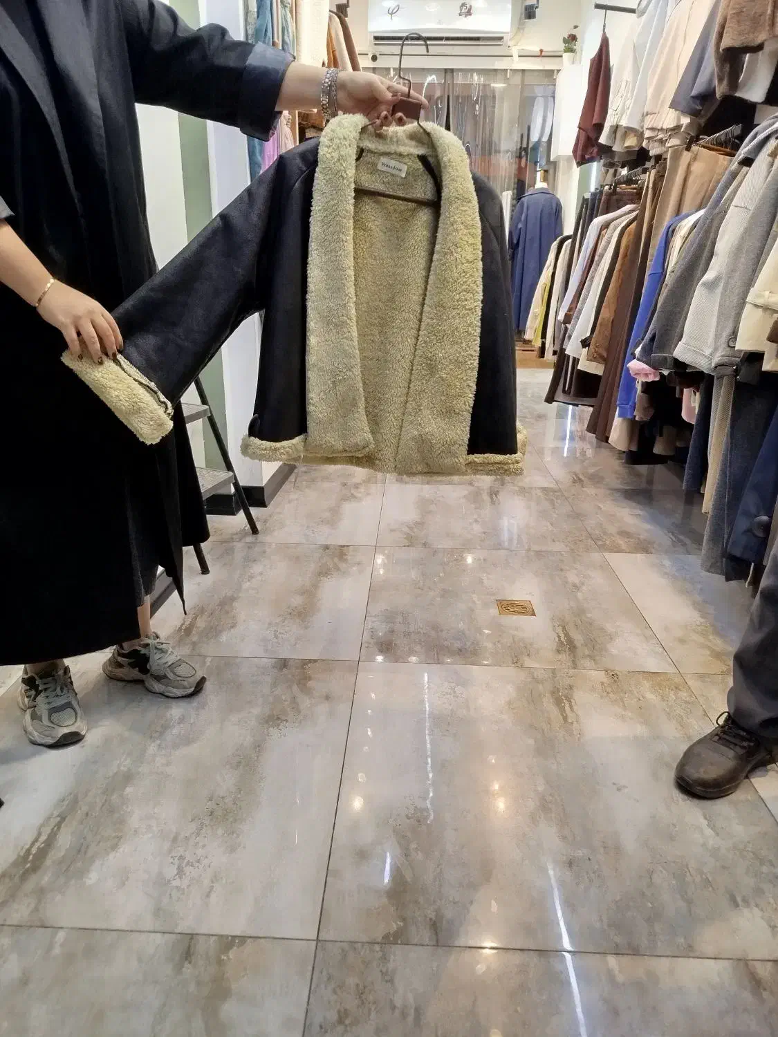 کت بوفالو|لباس|شیراز, سینما سعدی|دیوار