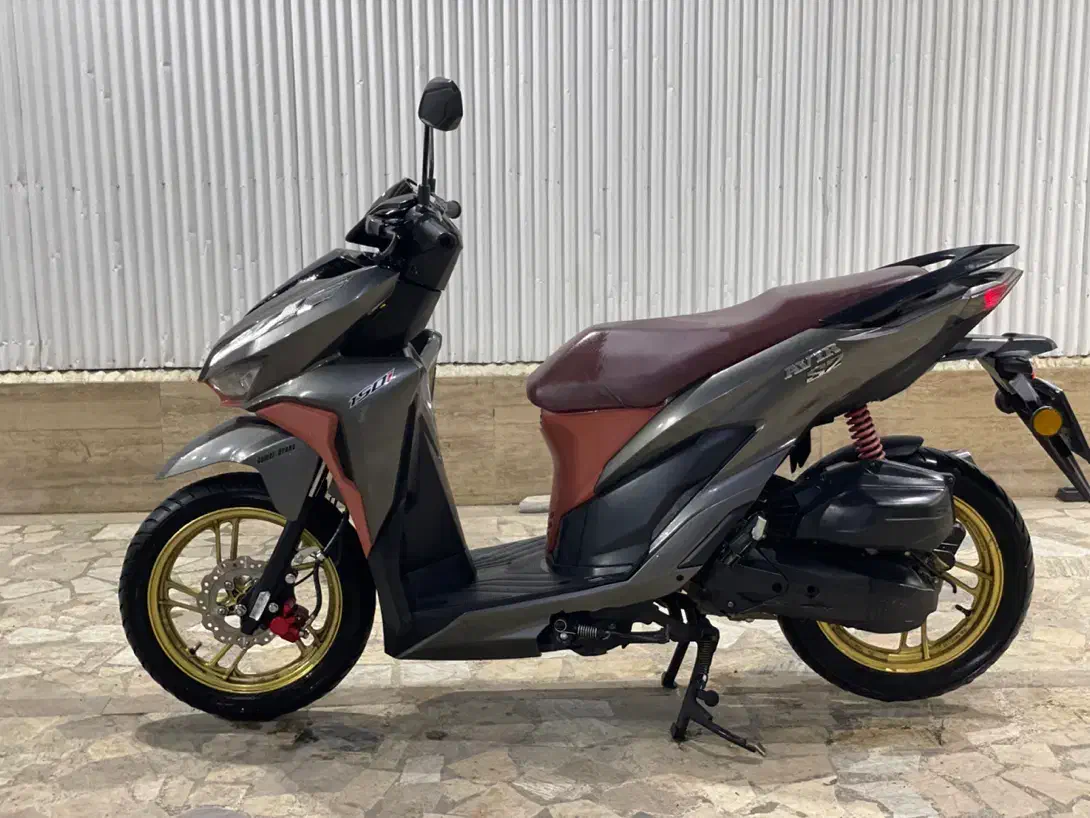 کیلیک 1400 در حد صفر کم کار|موتورسیکلت|رشت, آب و برق|دیوار