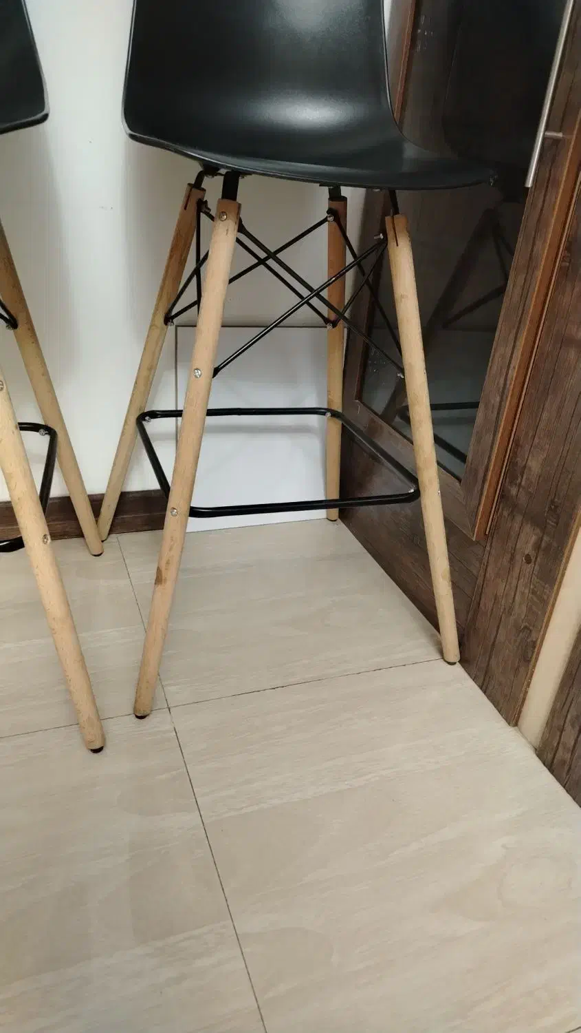 صندلی نشکن|صندلی و نیمکت|شیراز, فرهنگ شهر|دیوار