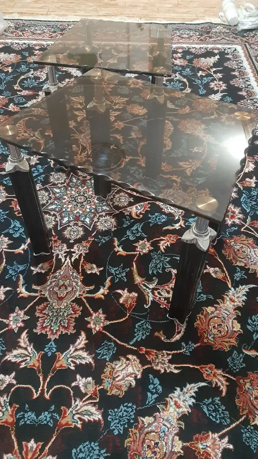 میز عسلی کوچک سالم و تمیز|مبلمان خانگی و میز عسلی|قم, زنبیل آباد|دیوار