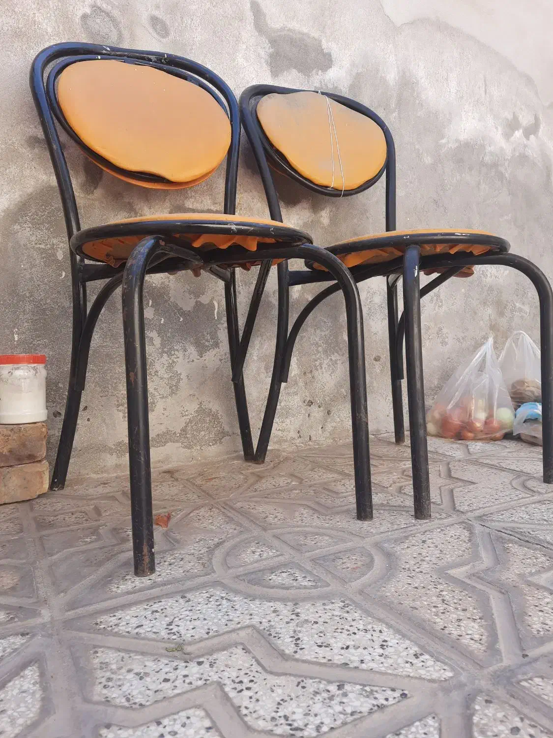 صندلی|صندلی و نیمکت|نیشابور, محله میدان باغات|دیوار