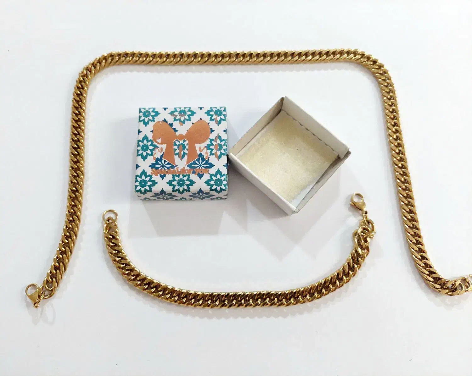 گردنبند خارجی|بدلیجات|کاشان, پامنار|دیوار