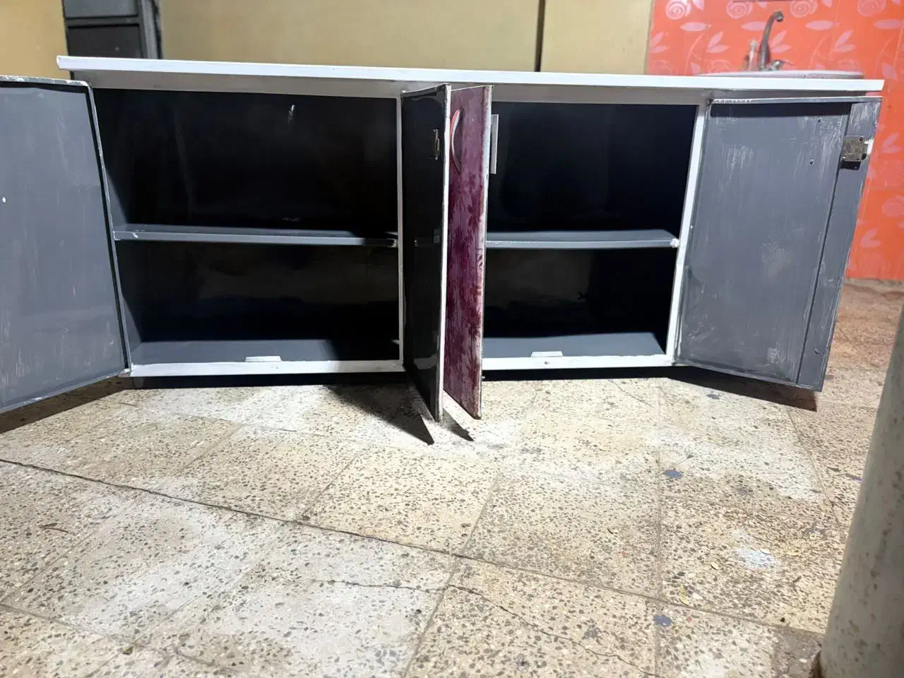 کمد ظرفی درحد نو|آب‌چکان و نظم‌دهنده ظروف|میناب, |دیوار