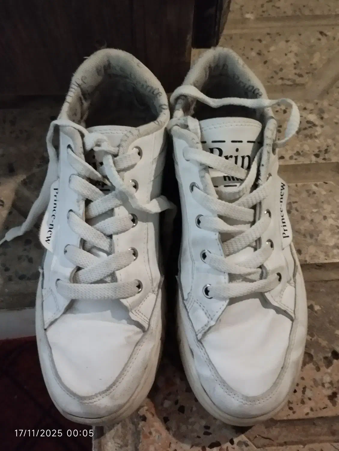 کفش مفت|کیف، کفش، کمربند|یونسی, |دیوار