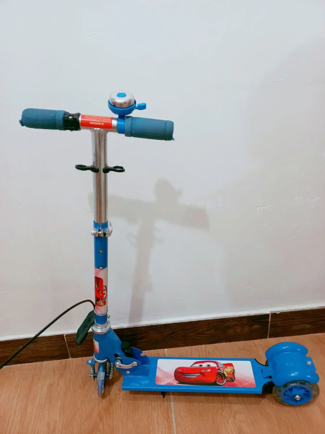 اسکوتر|دوچرخه، اسکیت، اسکوتر|دورود, |دیوار