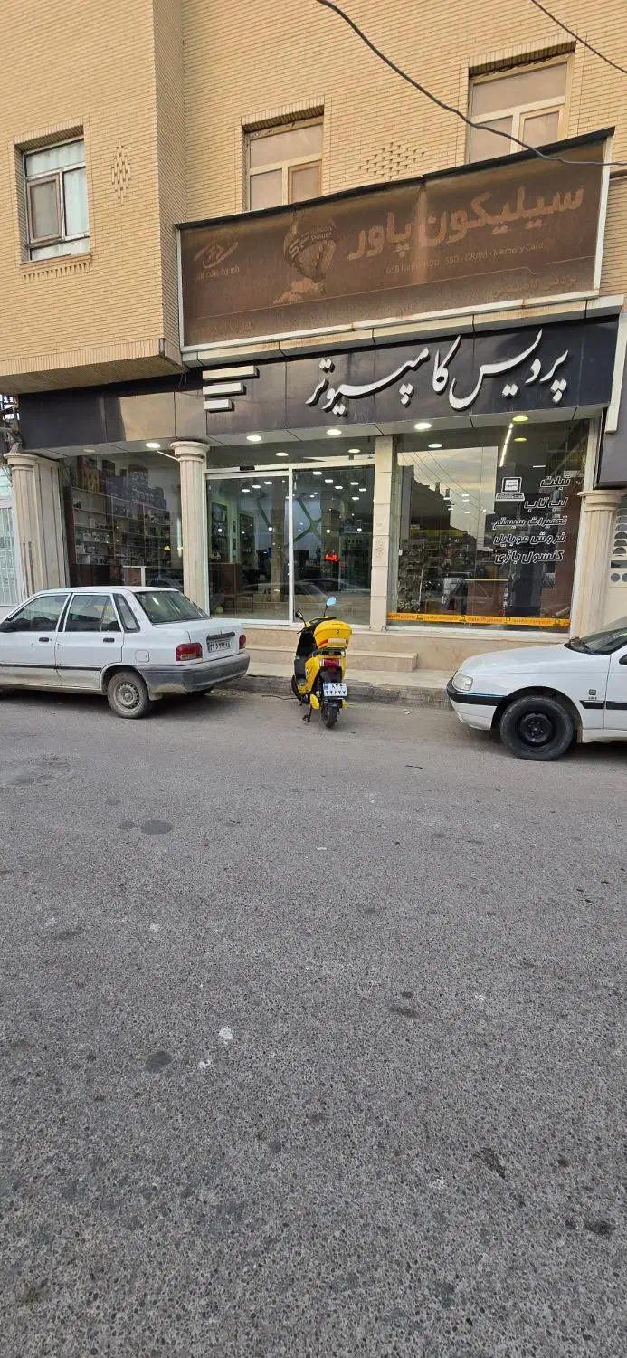 مغازه ۲۵۰ متری با یک واحد ۲۰۰متری طبقه یک نیمروز ۵|فروش مغازه و غرفه|زابل, |دیوار