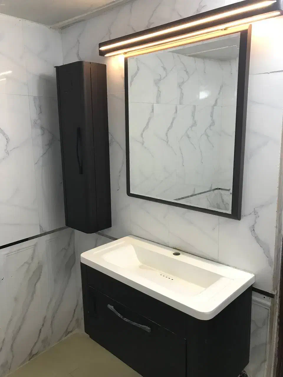 سرویس کامل روشویی با کمد و اینه و چراغ|لوازم سرویس بهداشتی|قائن, |دیوار