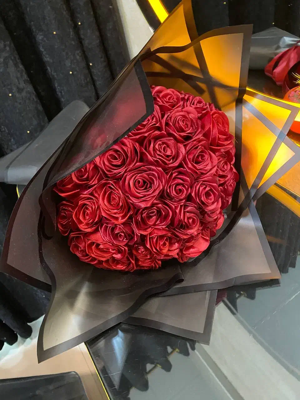 دسته گل رز قرمز|گل مصنوعی|اسفراین, |دیوار