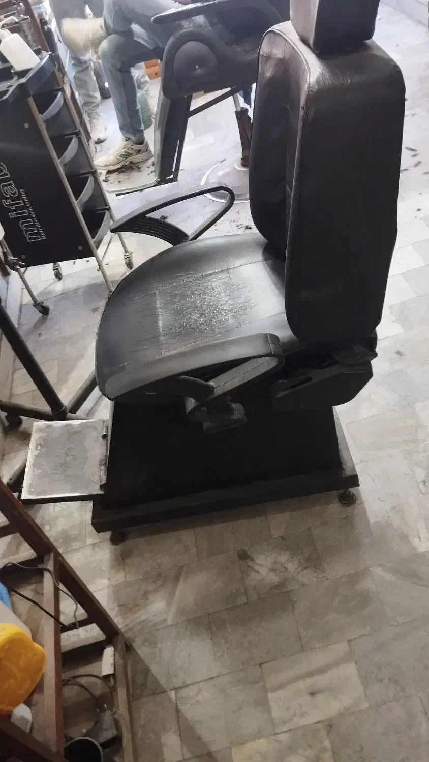 صندلی آرایشگاه|آرایشگاه و سالن‌های زیبایی|همدان, |دیوار