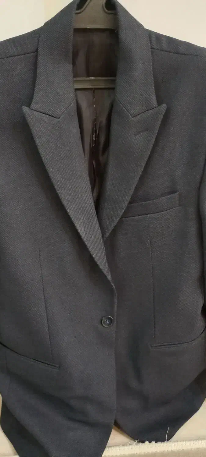 دو عدد کت تک|لباس|قروه, |دیوار