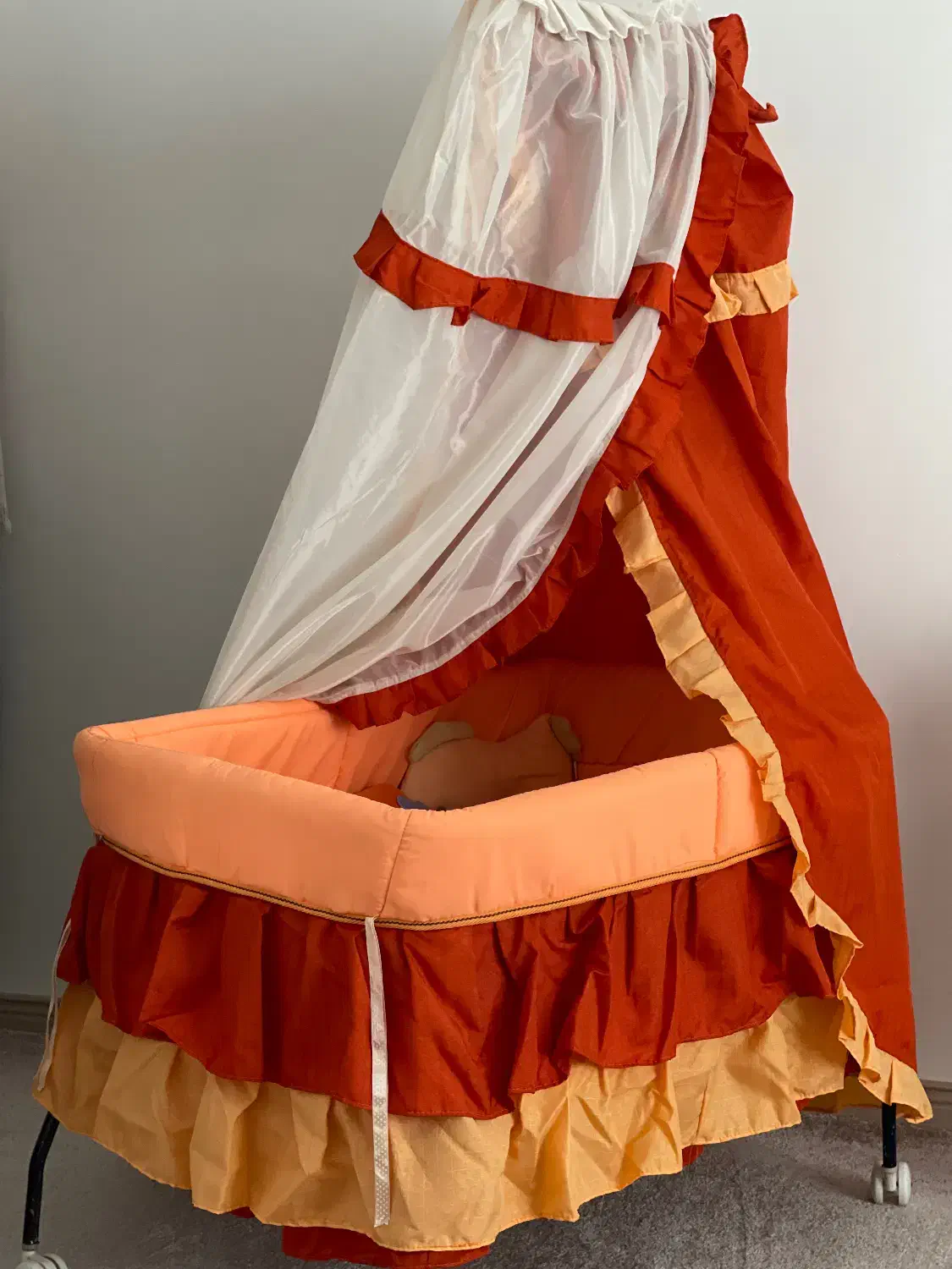 تخت اسپانیایی وکالسکه و کریر در حد نو|کالسکه و لوازم جانبی|گنبد کاووس, |دیوار