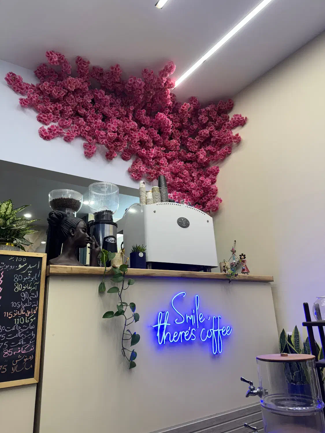 استخدام باریستا خانم|استخدام خدمات فروشگاه و رستوران|تهران, علم و صنعت|دیوار