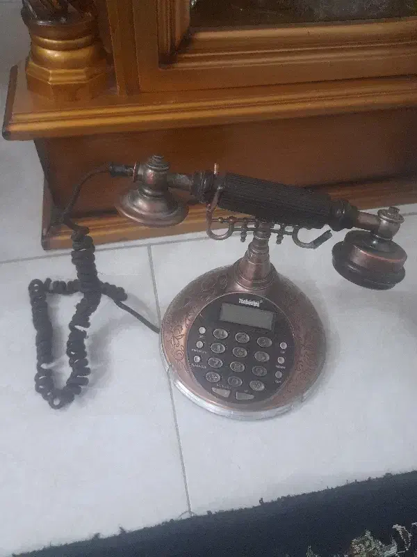 تلفن رومیزی طرح قدیمی|تلفن رومیزی|بومهن, |دیوار