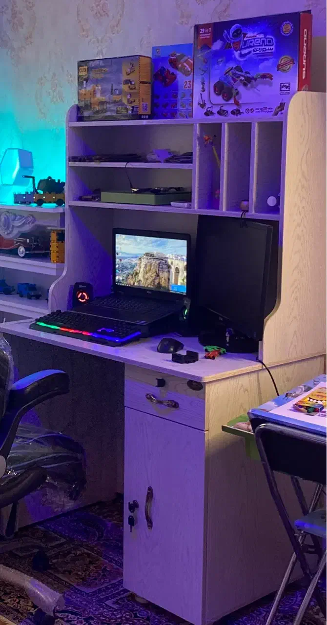 میز تحریر|میز تحریر و کامپیوتر|گلبهار, شهر جدید گلبهار|دیوار