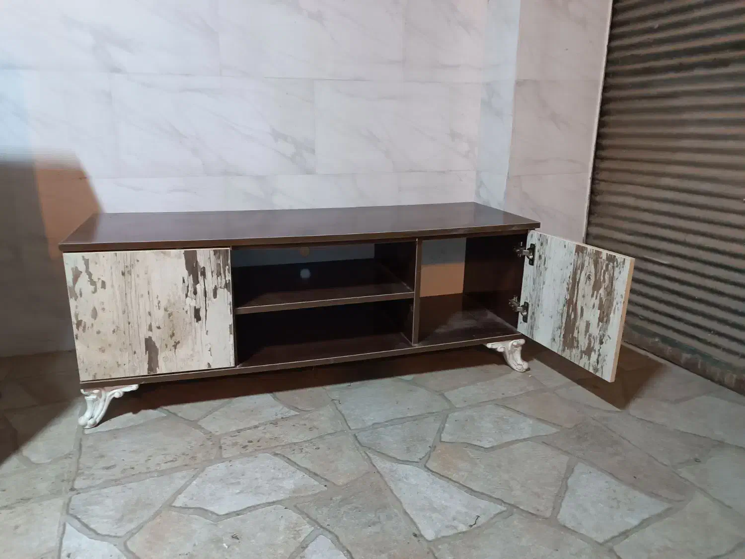 یک عدد میز تلویزیون|میز تلویزیون|رشت, پیرکلاچای|دیوار