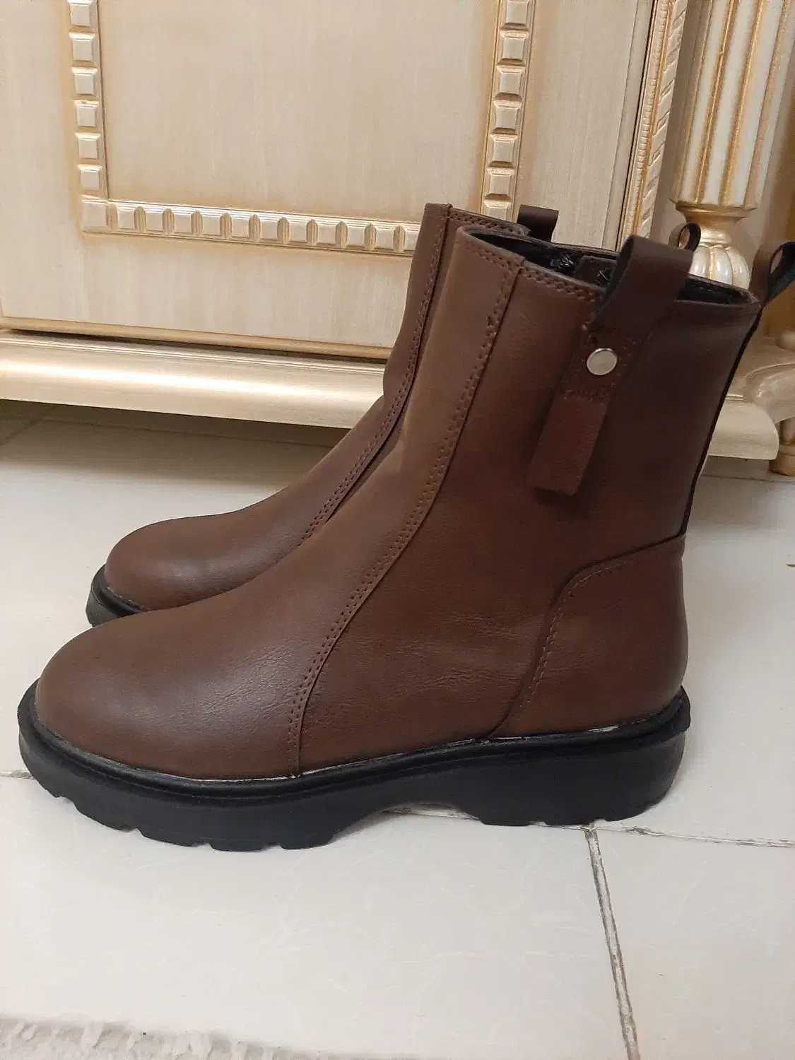 نیم بوت|کیف، کفش، کمربند|صوفیان, |دیوار