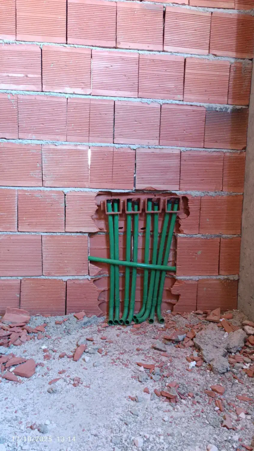 اِکو برق خدمات سیم کشی ساختمان|خدمات پیشه و مهارت|نمین, |دیوار