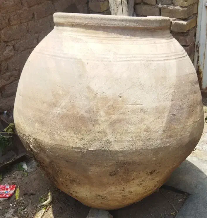 کوزه زیر خاکی قدیمی|کلکسیون اشیاء عتیقه|رفسنجان, |دیوار