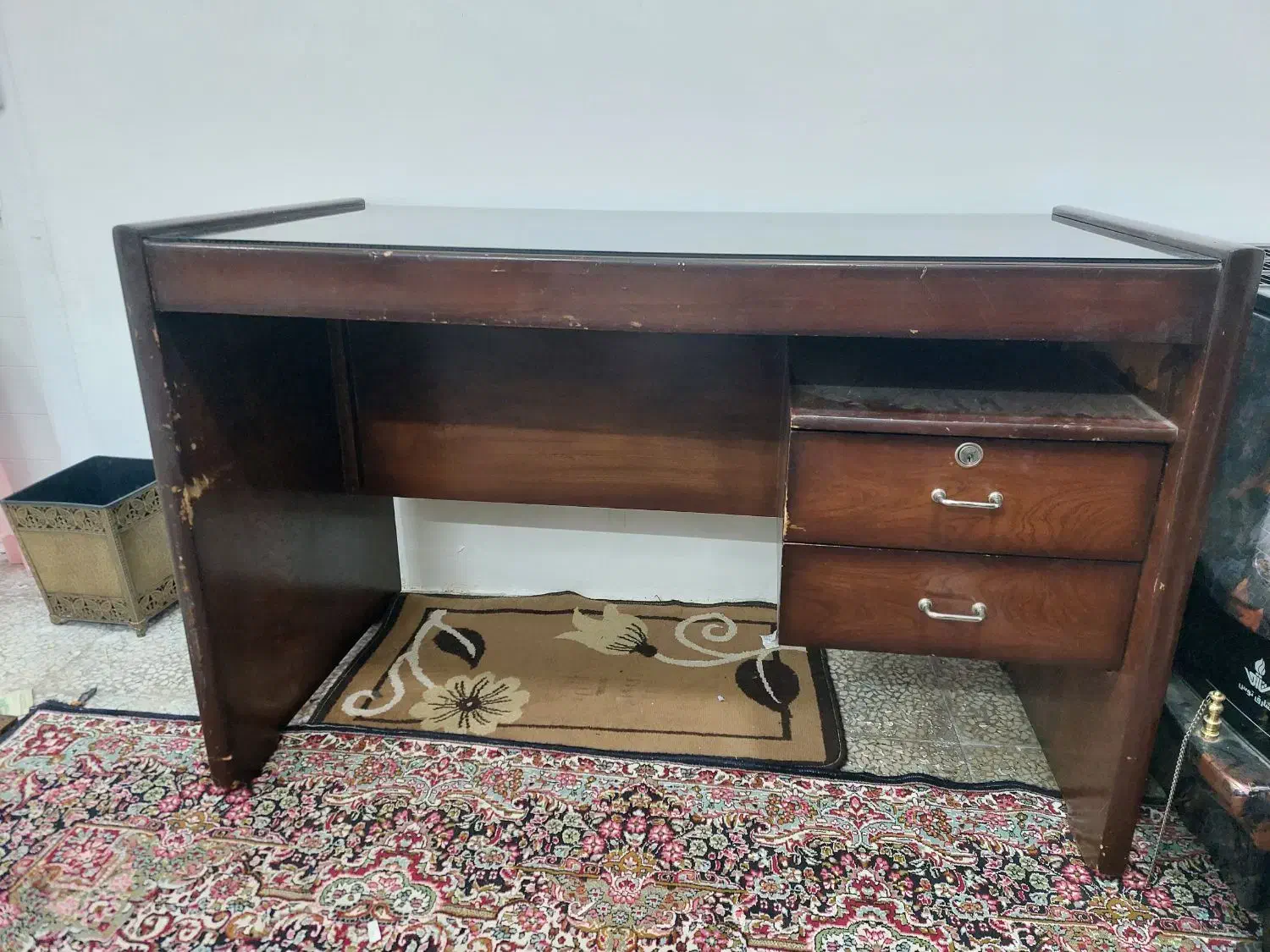 گلیم فرش.میز تحریر .کابینت زیر گاز.قفسه کتابخانه|مبلمان خانگی و میز عسلی|همدان, |دیوار