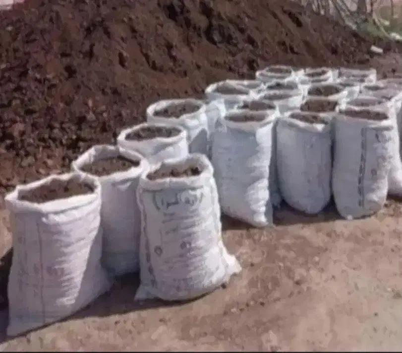 کود حیوانی سوخته کیسه ای خاک باغچه|خدمات باغبانی و درختکاری|مشهد, امیر المومنین|دیوار