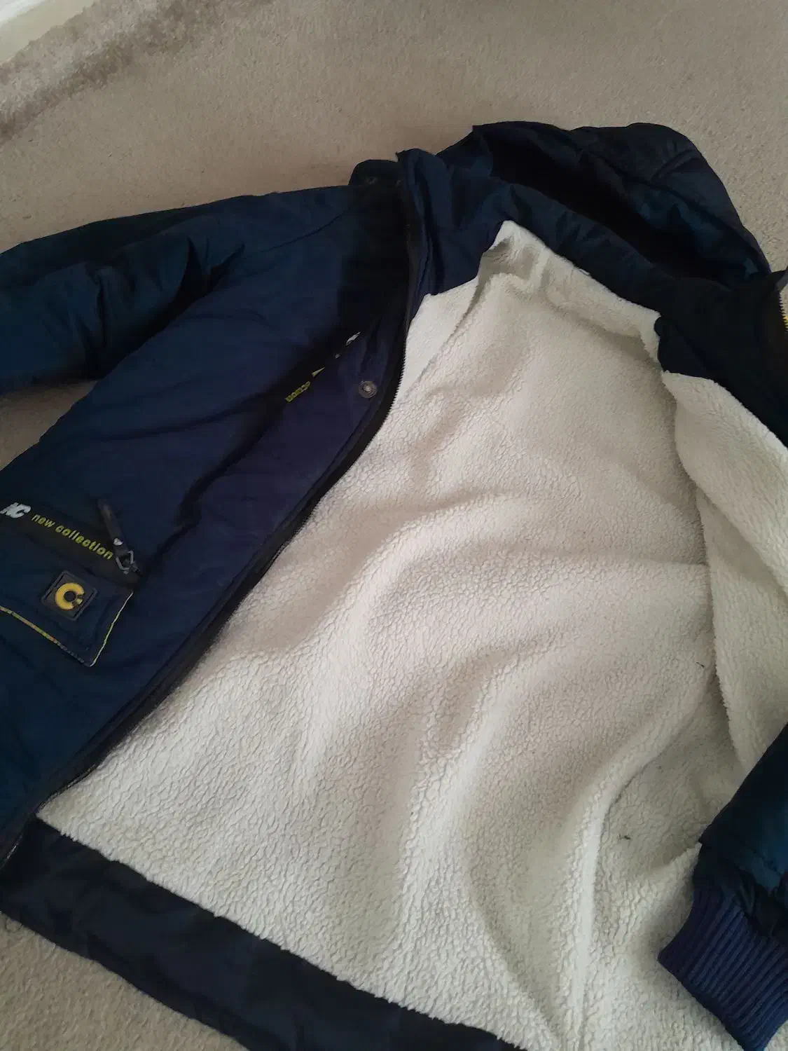 کاپشن گرم|لباس|بروجرد, |دیوار