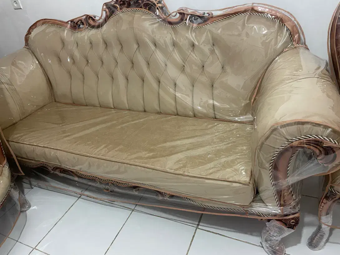 مبل ۹نفره با روکش ژله ای،با یک عدد جلو مبلی ست مبل|مبلمان خانگی و میز عسلی|ایلام, |دیوار