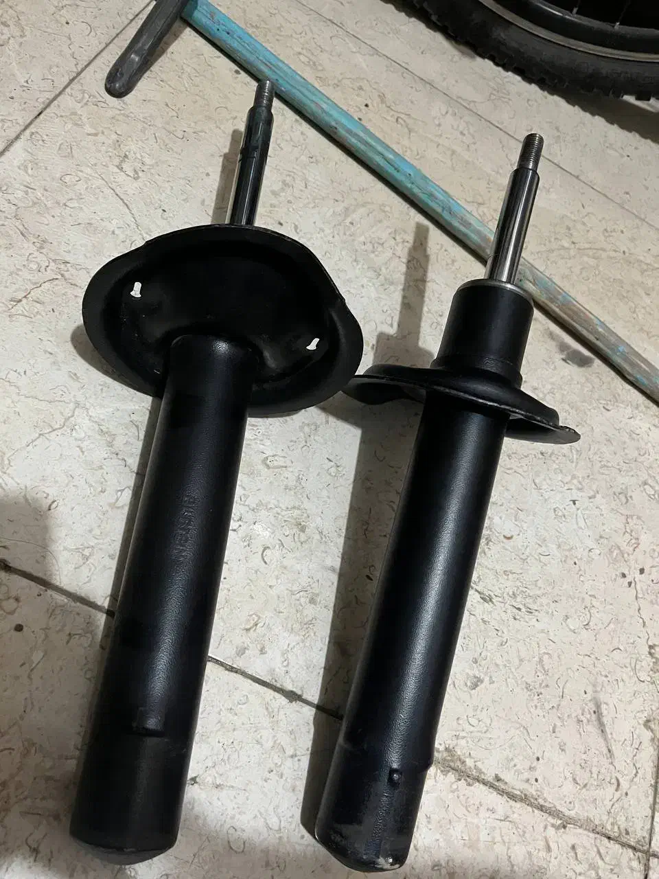 کمک جلو پژو پارس 405 پوسته کوتاه در حد نو|قطعات یدکی و لوازم جانبی|خمینیشهر, |دیوار