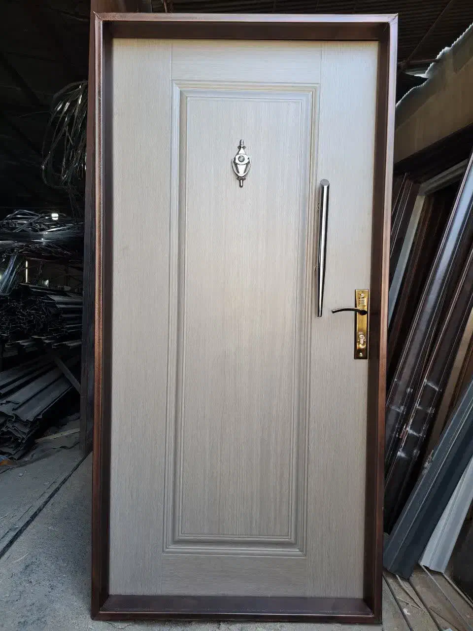 نصاب وساخت درب چوبی رگلاژدرب ضدسرقت تعمیرکابینت|خدمات پیشه و مهارت|مشهد, رده|دیوار