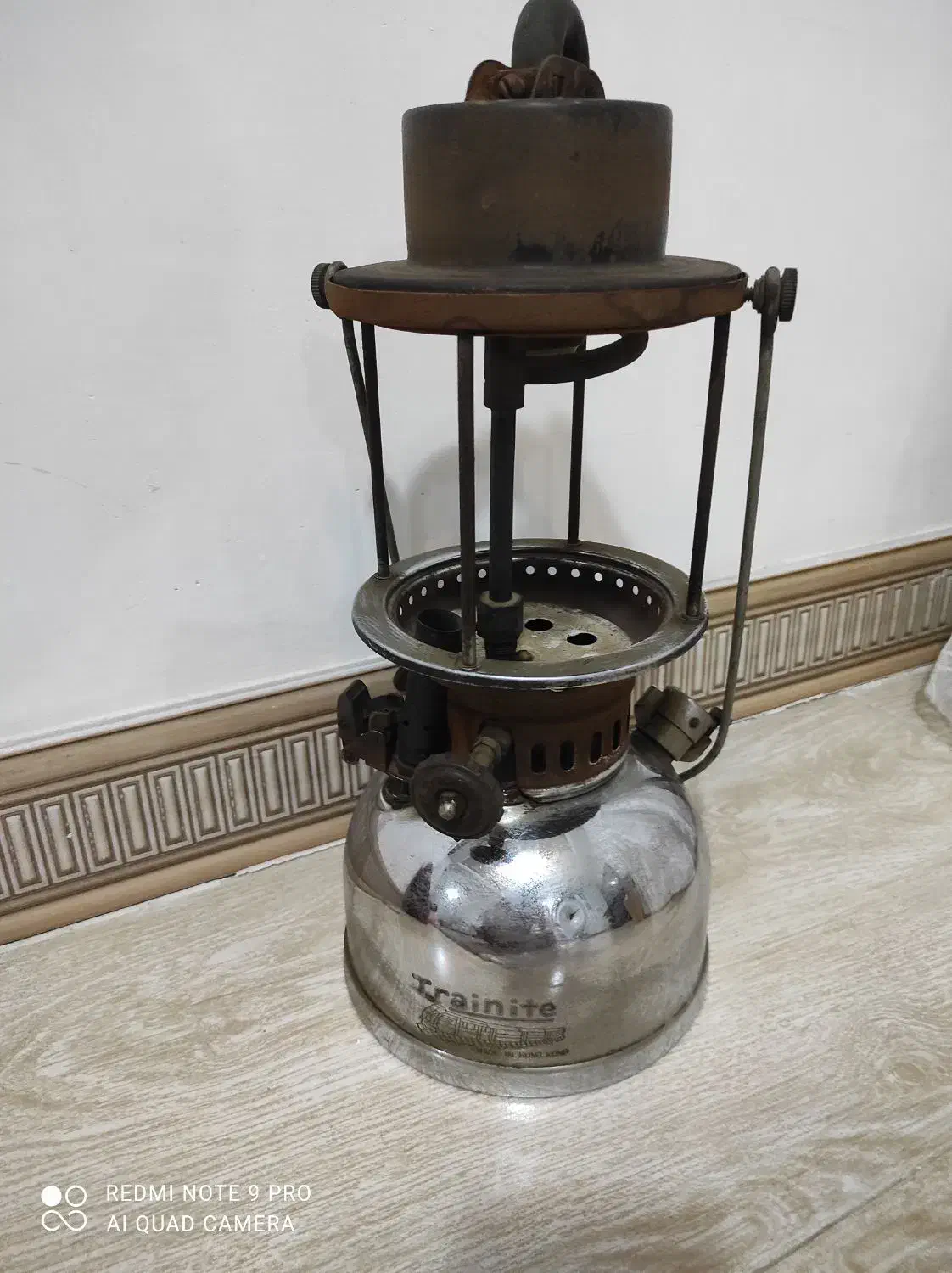 چراغ زنبوری خیلی خیلی قدیمی|لامپ و چراغ|مشکیندشت, |دیوار