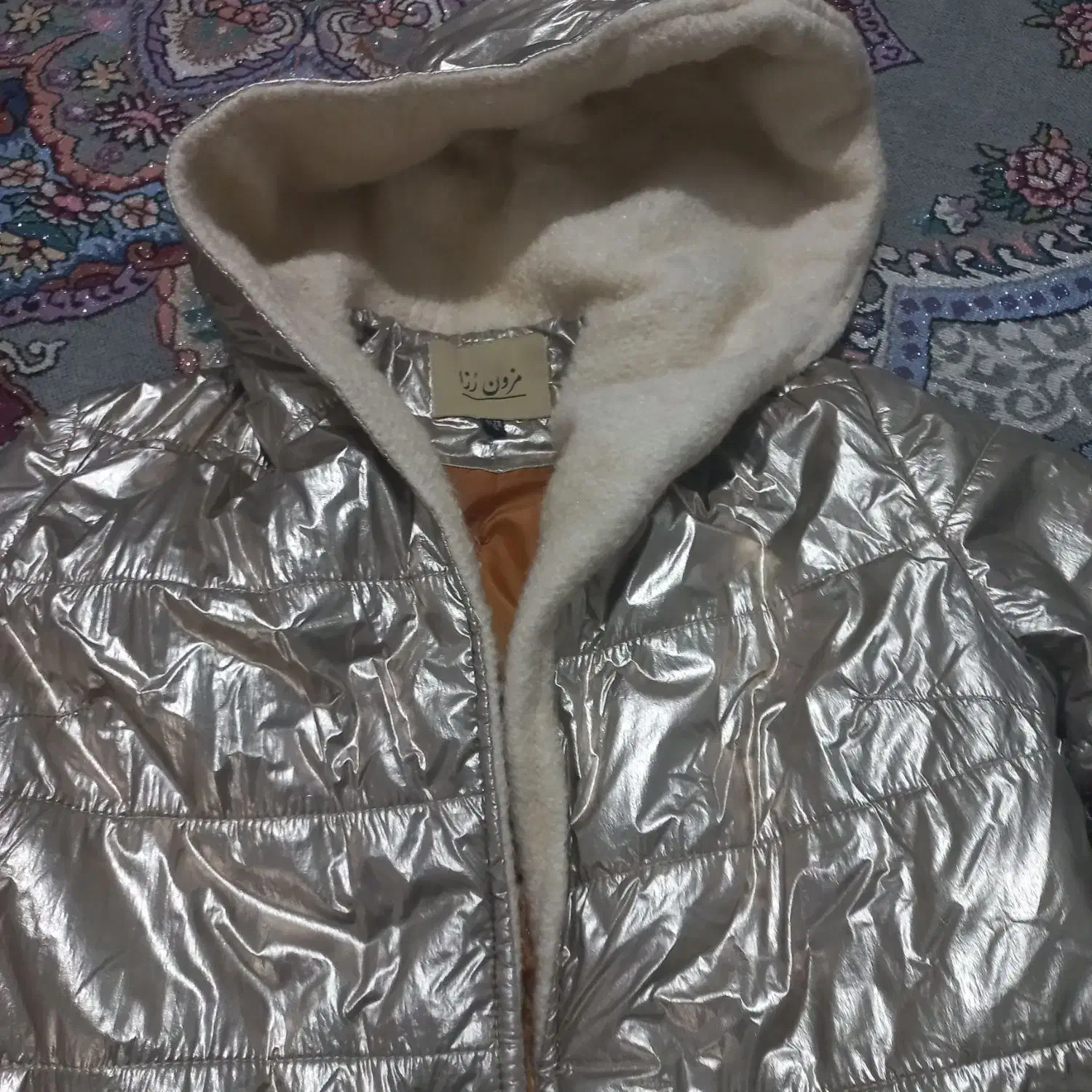 پالتو|لباس|کاشان, گارزگاه|دیوار