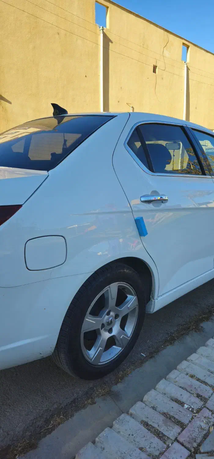 دنا پلاس مدل 1402  ۵ دنده تیپ 2|خودرو سواری و وانت|همدان, |دیوار