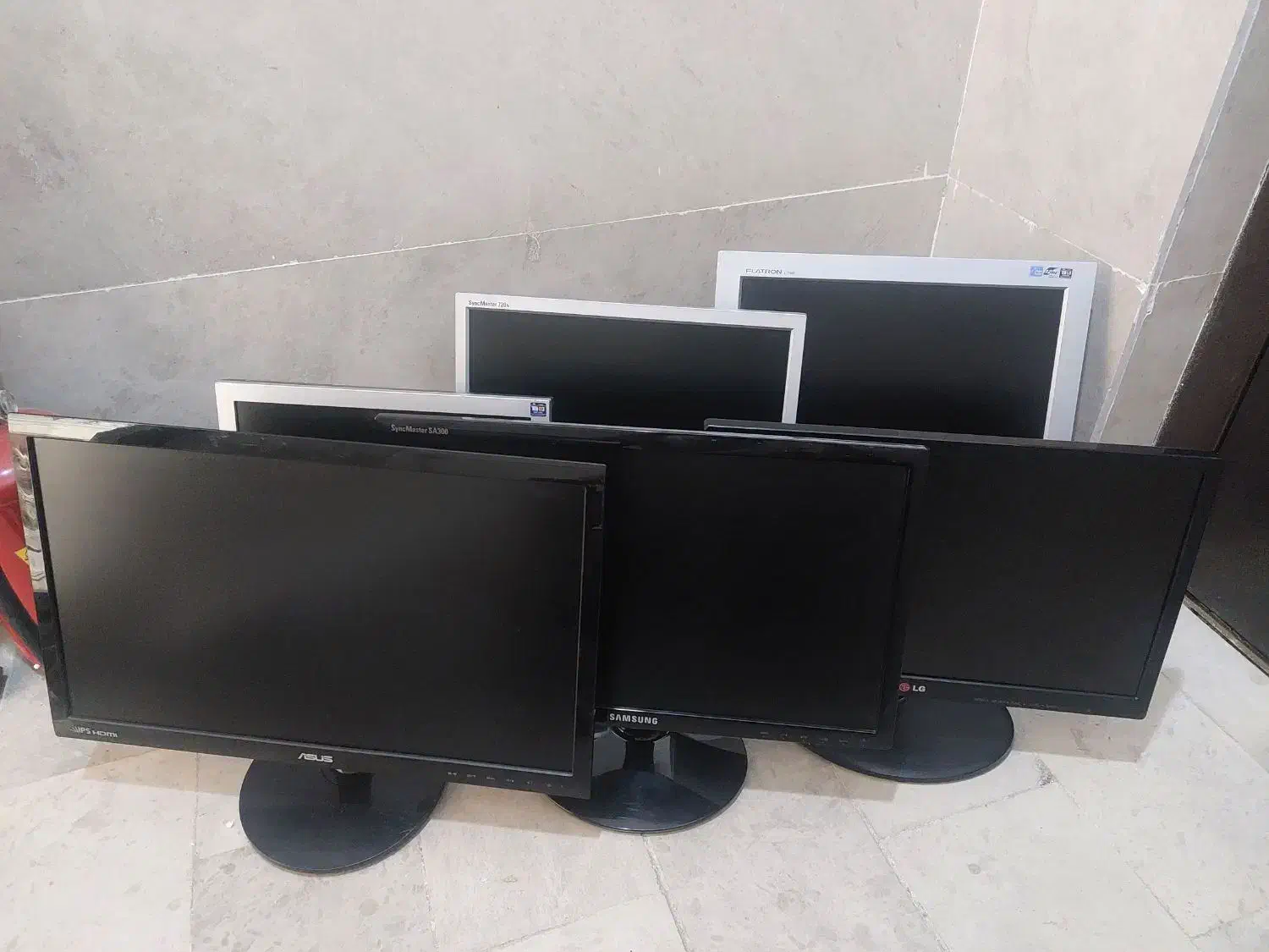 مانیتور LED و LCD مناسب کامپیوتر و دوربین مداربسته|قطعات و لوازم جانبی رایانه|اراک, |دیوار