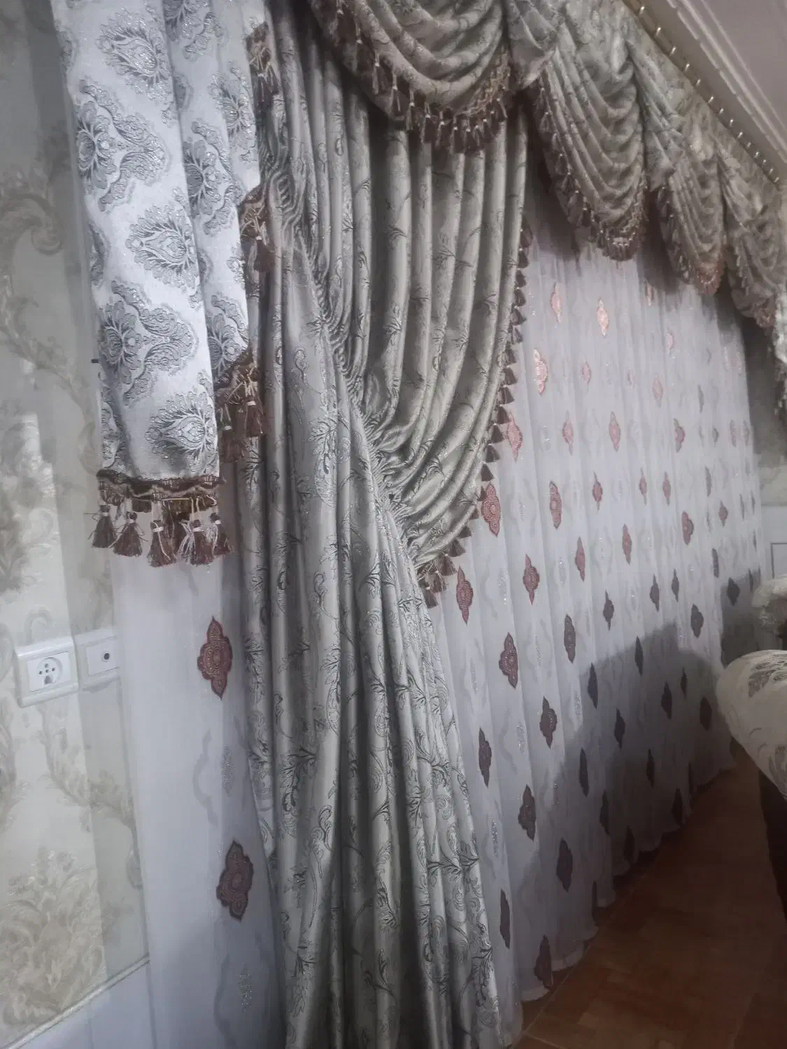 پرده|پرده، رانر، رومیزی|اژیه, |دیوار