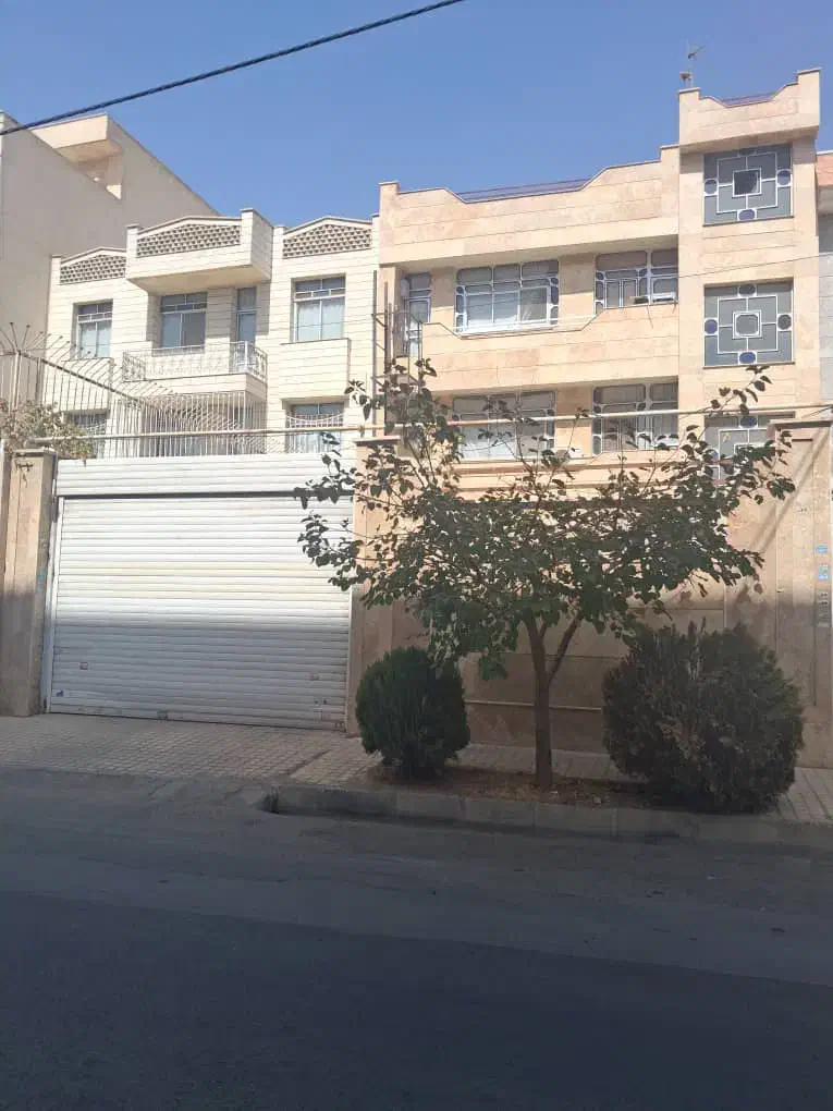 مستغلات۳طبقه ۵واحدی/زمین۳۰۰متری/اسانسور/سروستان|فروش خانه و ویلا|تهران, گلستان (شهرک راه آهن)|دیوار