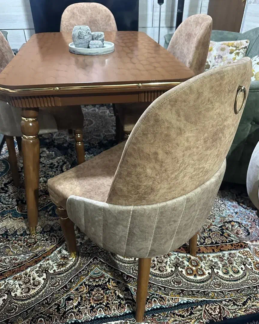 میز ناهارخوری 4 نفره شیک و مرتب.|میز و صندلی غذاخوری|شیراز, لاله|دیوار