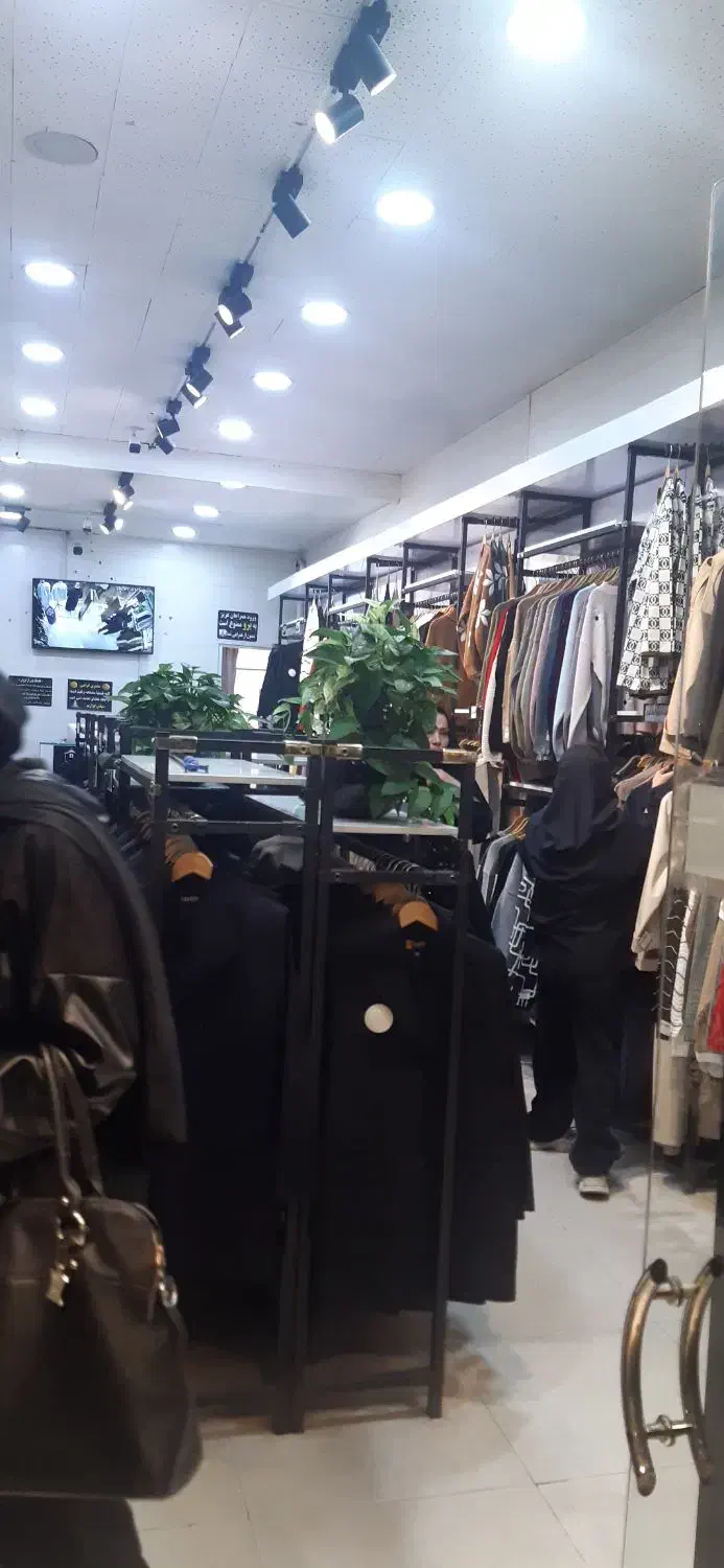 متقاضی فروشنده خانم نیمه وقت عصر|استخدام بازاریابی و فروش|اراک, |دیوار