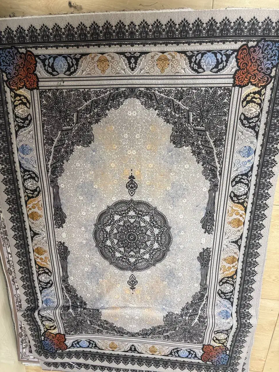 فرشینه پشت نمدی|فرش|اصفهان, باغ فدک|دیوار