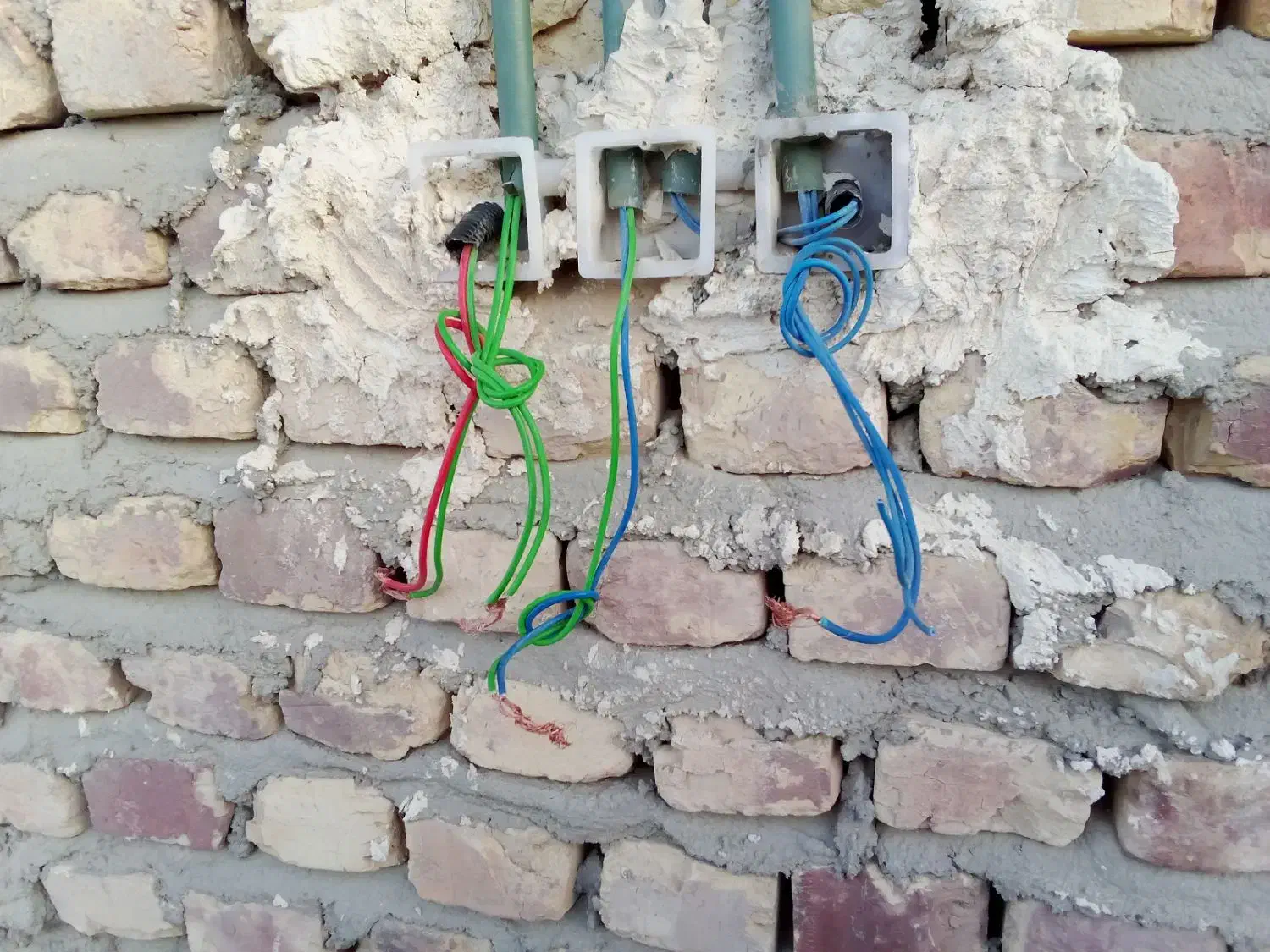 سیم کشی. برقکشی.  برقکاری.خرده کاری|خدمات پیشه و مهارت|هیرمند, |دیوار