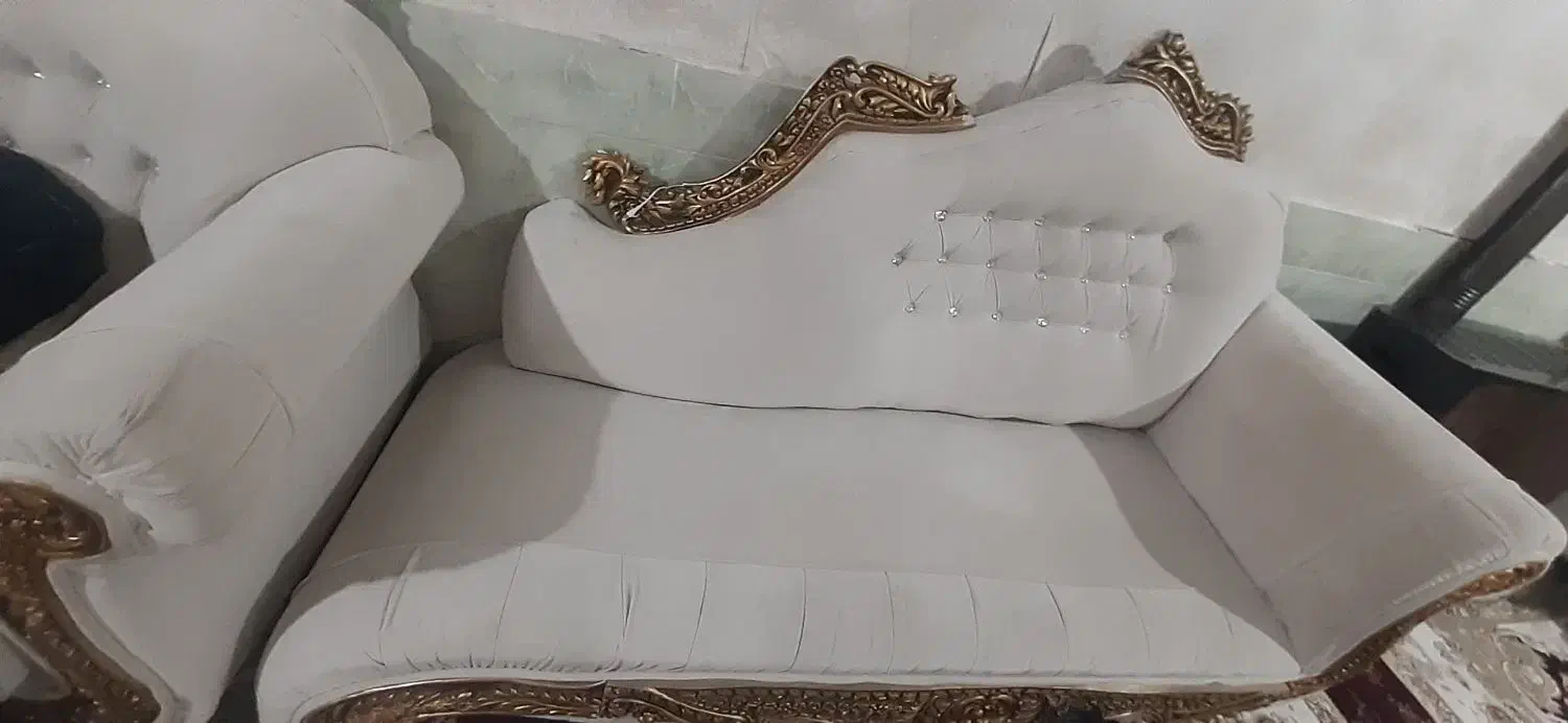 مبل ۷نفر تمیز فقط یکی تاج بالاش شکسته|مبلمان خانگی و میز عسلی|باخزر, |دیوار