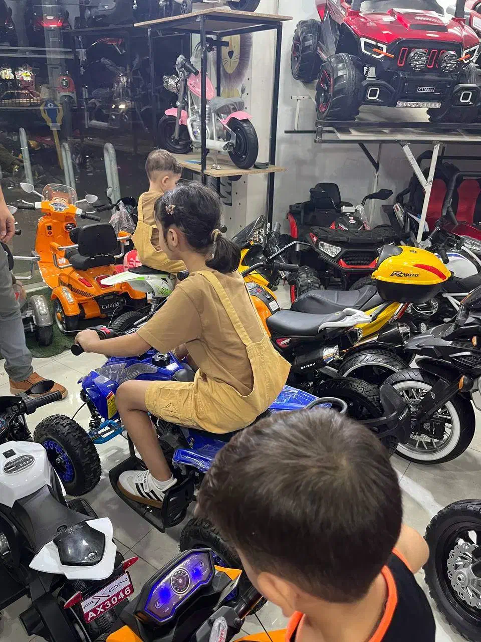 مرکز پخش موتور ماشین شارژی تاکستان اقساط 6 ماه|اسباببازی بچه|تاکستان, |دیوار