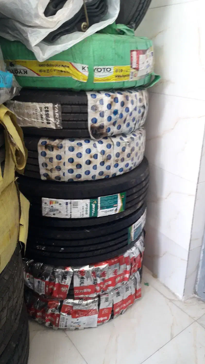 رینگ و لاستیک سنگین و نیمه سنگین|قطعات یدکی و لوازم جانبی|رودسر, |دیوار