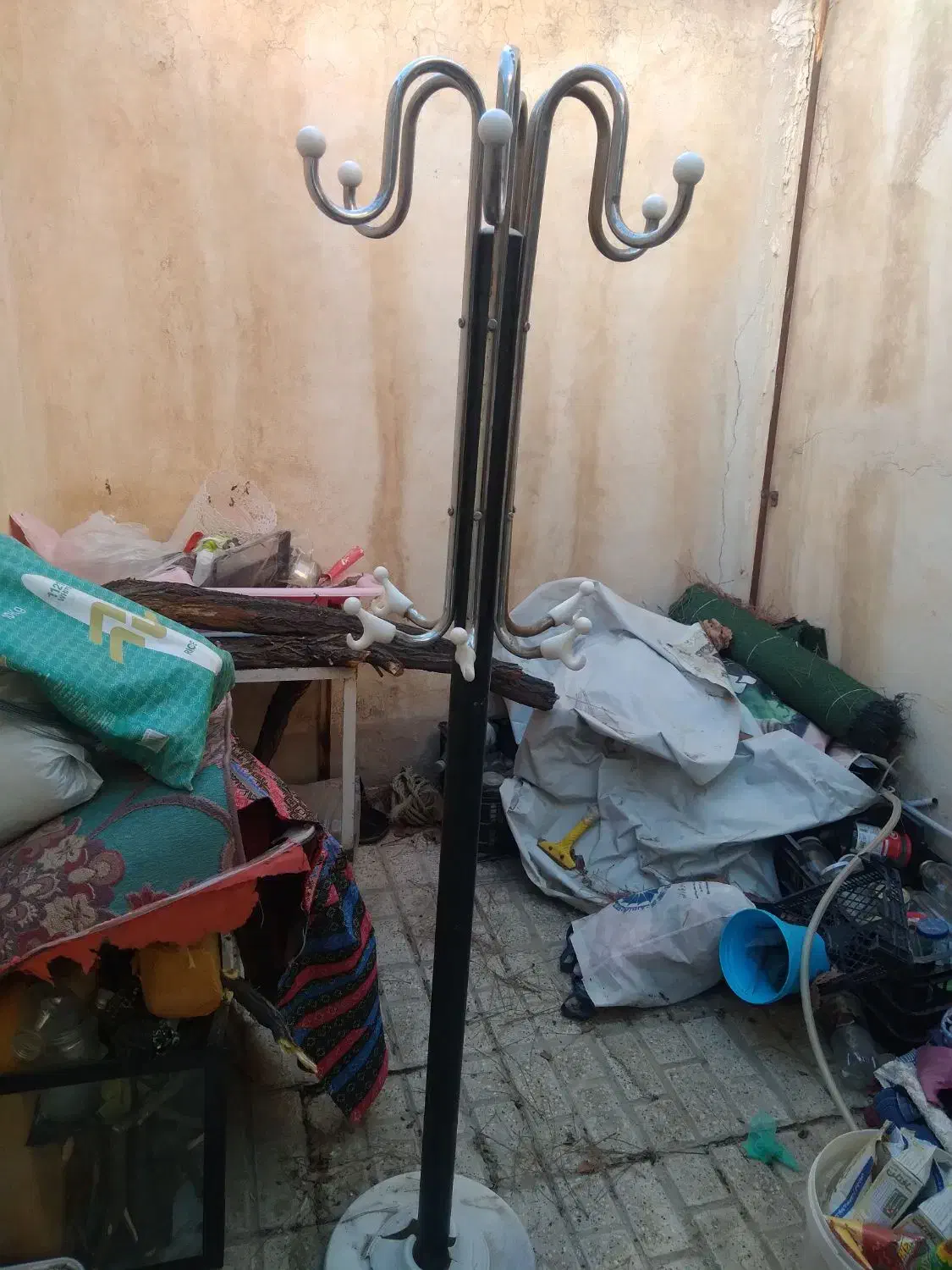 جالباسی سالم|بندرخت و رخت‌آویز|بجنورد, |دیوار