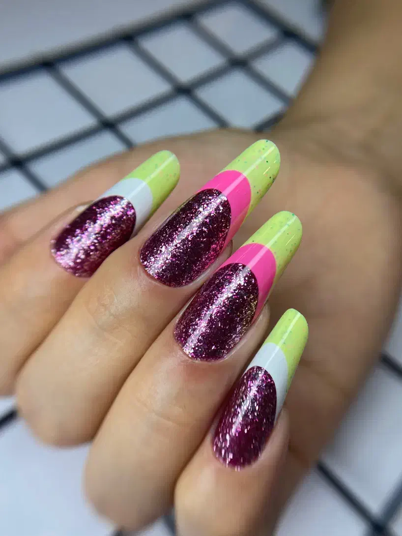 کاشت ناخن|خدمات آرایشگری و زیبایی|رشت, رشتیان|دیوار