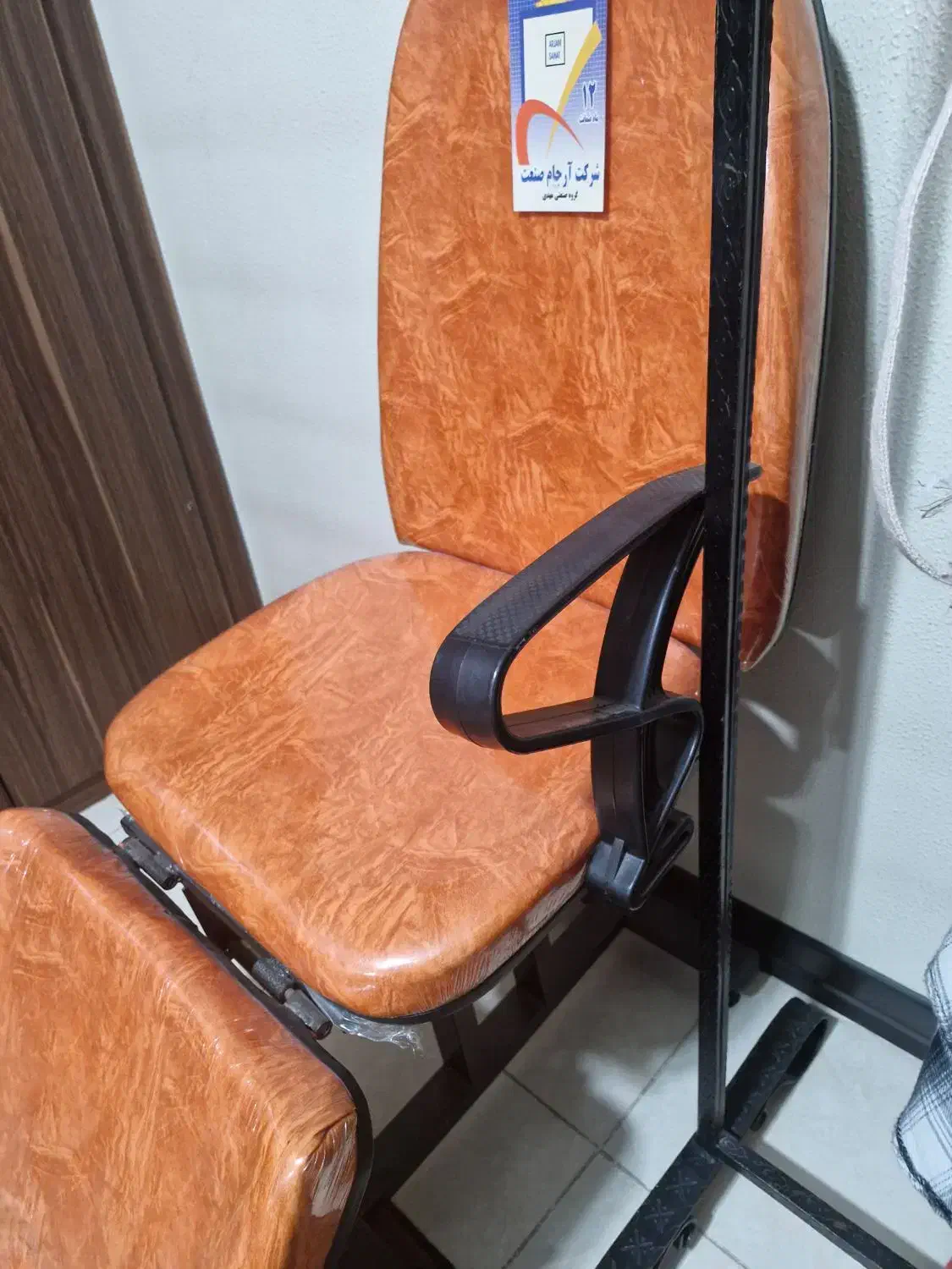 صندلی|مبلمان خانگی و میز عسلی|شاهینشهر, خانه کارگر|دیوار