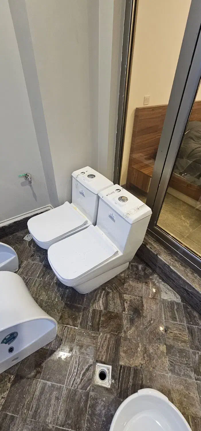 توالت فرنگی گلسار مدل یونیک و روشویی گلسار رومنس|لوازم سرویس بهداشتی|کیش, |دیوار