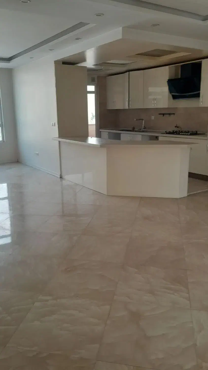 شیخ بهایی شمالی 125 م 2 خوابه 5 ساله قابل تبدیل