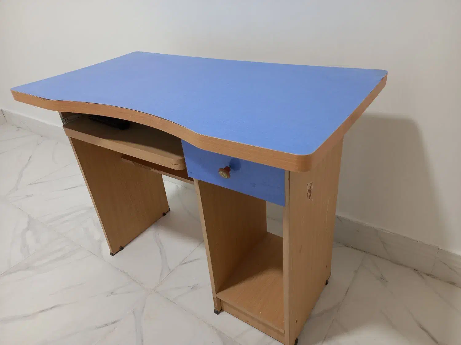 میز کامپوتر و زیر ال ای دی|میز تحریر و کامپیوتر|دوگنبدان, |دیوار